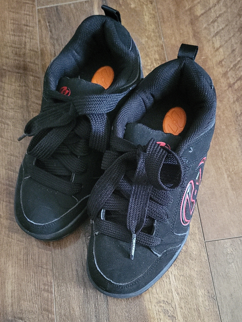 Heelys Black Kids Lace-Up Sneakers with Red Logo. Size 3